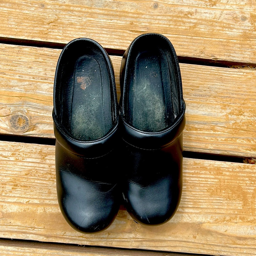 Black Leather Danskos - great used condition